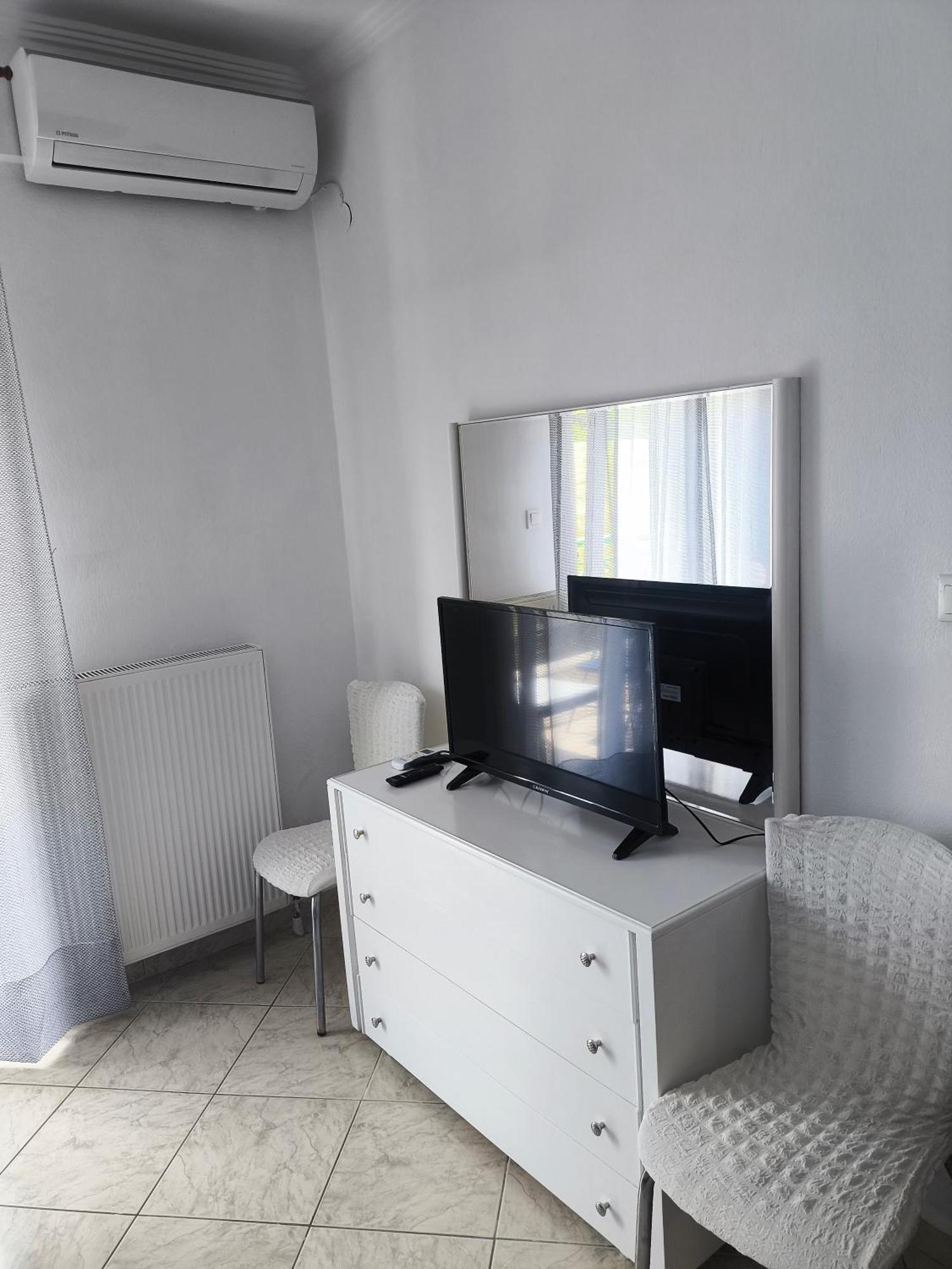 Anna'S Rooms 네아 미카니오나 외부 사진